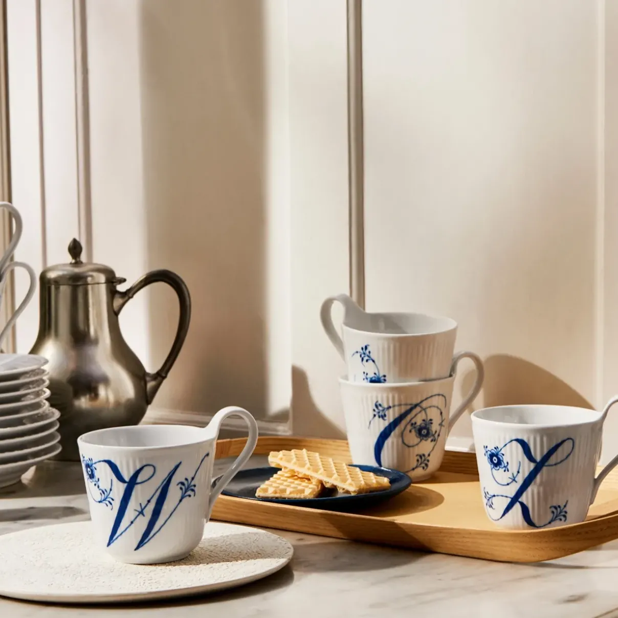 Royal Copenhagen Alfabet Kollektion|Kaffekopper*Alfabet Kollektion højhankskop, W, 33 cl