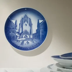 Royal Copenhagen Blå Samlerartikler|Blå Samlerartikler*Bing & Grøndahl juleplatte 2025, Grundtvigs Kirke, 18 cm
