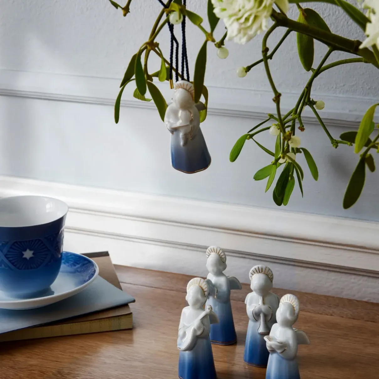 Royal Copenhagen Blå Samlerartikler|Blå Samlerartikler*Blå Samlerartikler engel , 9,5 cm Med salmebog