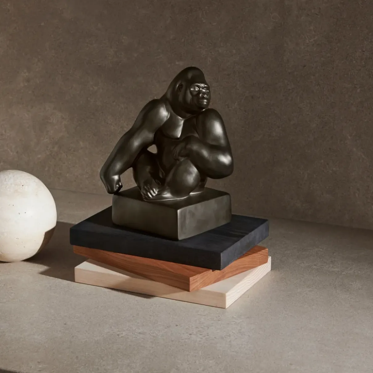 Royal Copenhagen Home Décor|Skulpturer Og Figurer*Figurer gorilla med hagen hvilende på skulderen, 20 cm