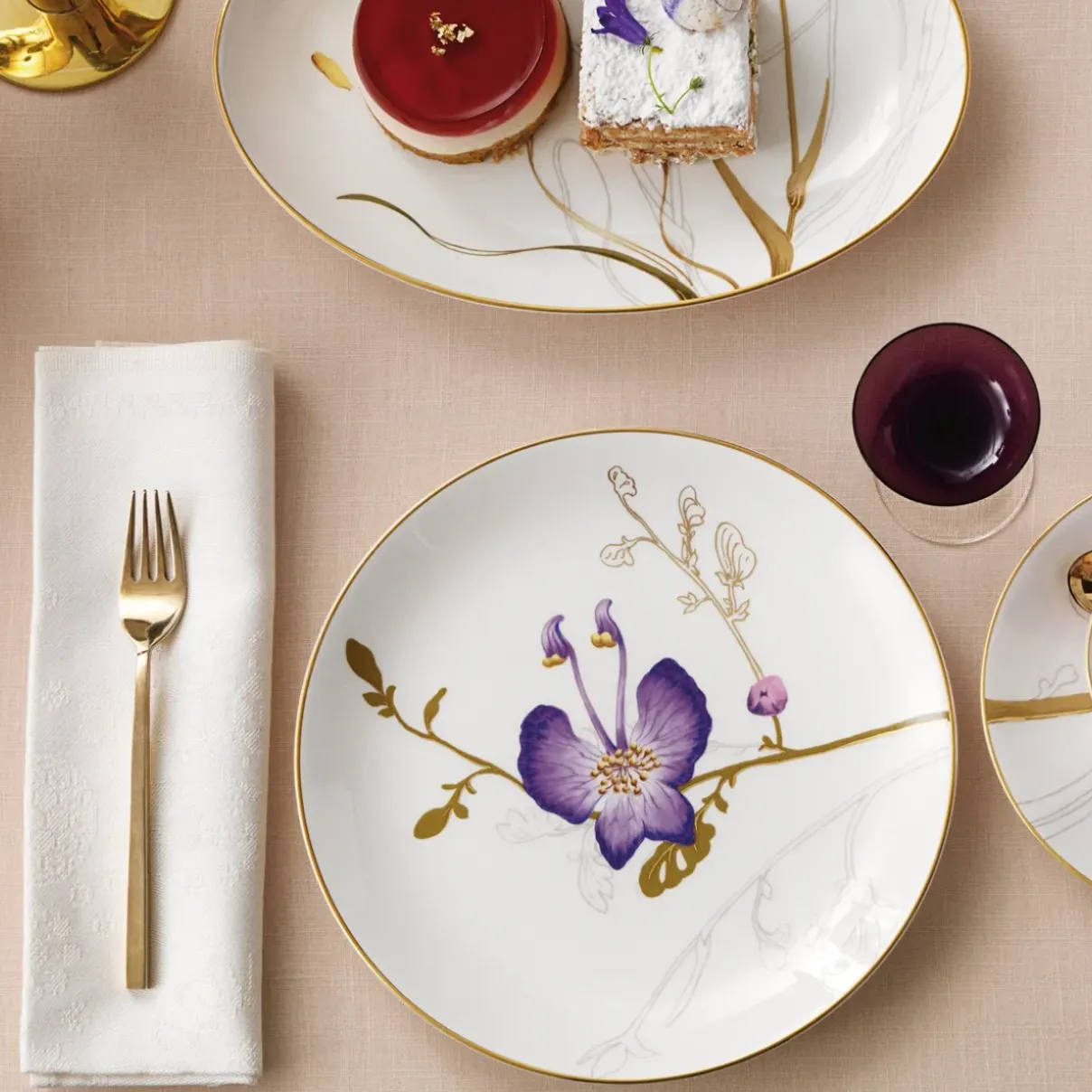 Royal Copenhagen Flora|Frokost Tallerkener*Flora tallerken, Stedmoderblomst, 22 cm