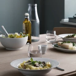 Royal Copenhagen Hvid Riflet|Dybe Tallerkener*Hvid Riflet dyb tallerken, 21 cm