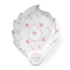 Royal Copenhagen Eksklusive Steldele|Koral Musselmalet Halvblonde*Koral Musselmalet Halvblonde fad, bladformet, 23 cm