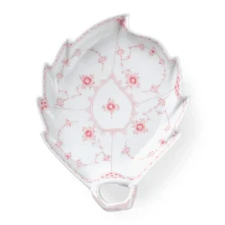 Royal Copenhagen Eksklusive Steldele|Koral Musselmalet Halvblonde*Koral Musselmalet Halvblonde fad, bladformet, 23 cm