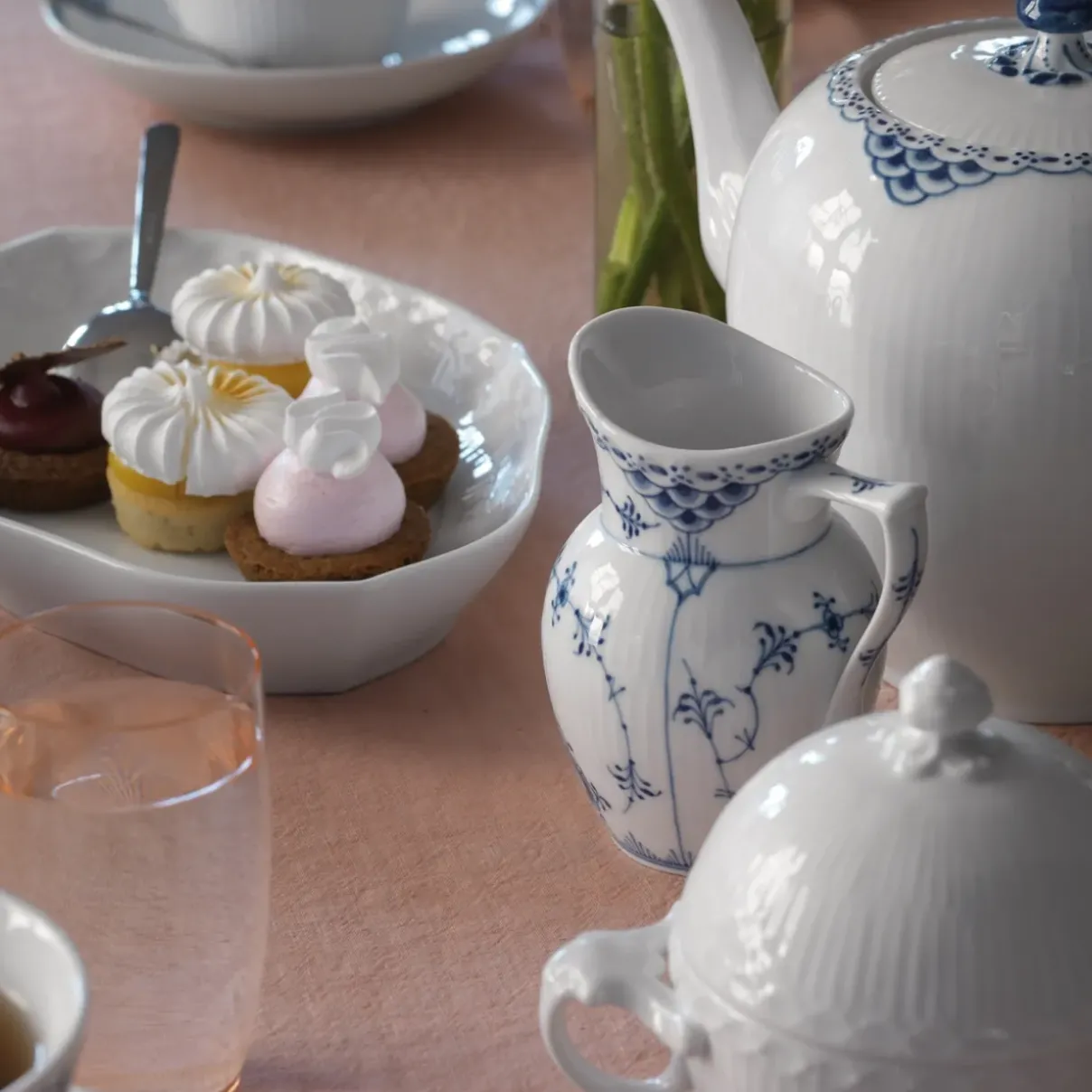 Royal Copenhagen Musselmalet Halvblonde|Kander*Musselmalet Halvblonde flødekande, 17 cl