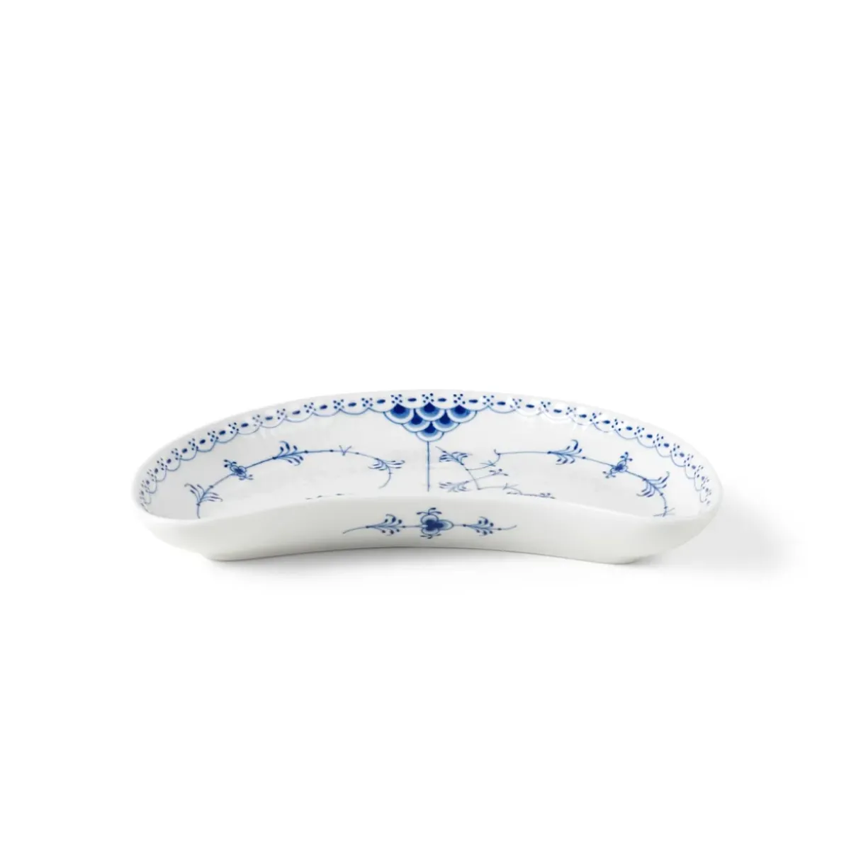 Royal Copenhagen Musselmalet Halvblonde|Fade*Musselmalet Halvblonde halvmåneformet fad, 22 cm