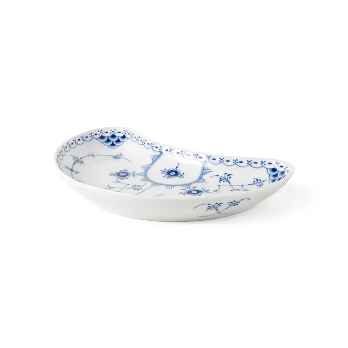 Royal Copenhagen Musselmalet Halvblonde|Fade*Musselmalet Halvblonde halvmåneformet fad, 22 cm