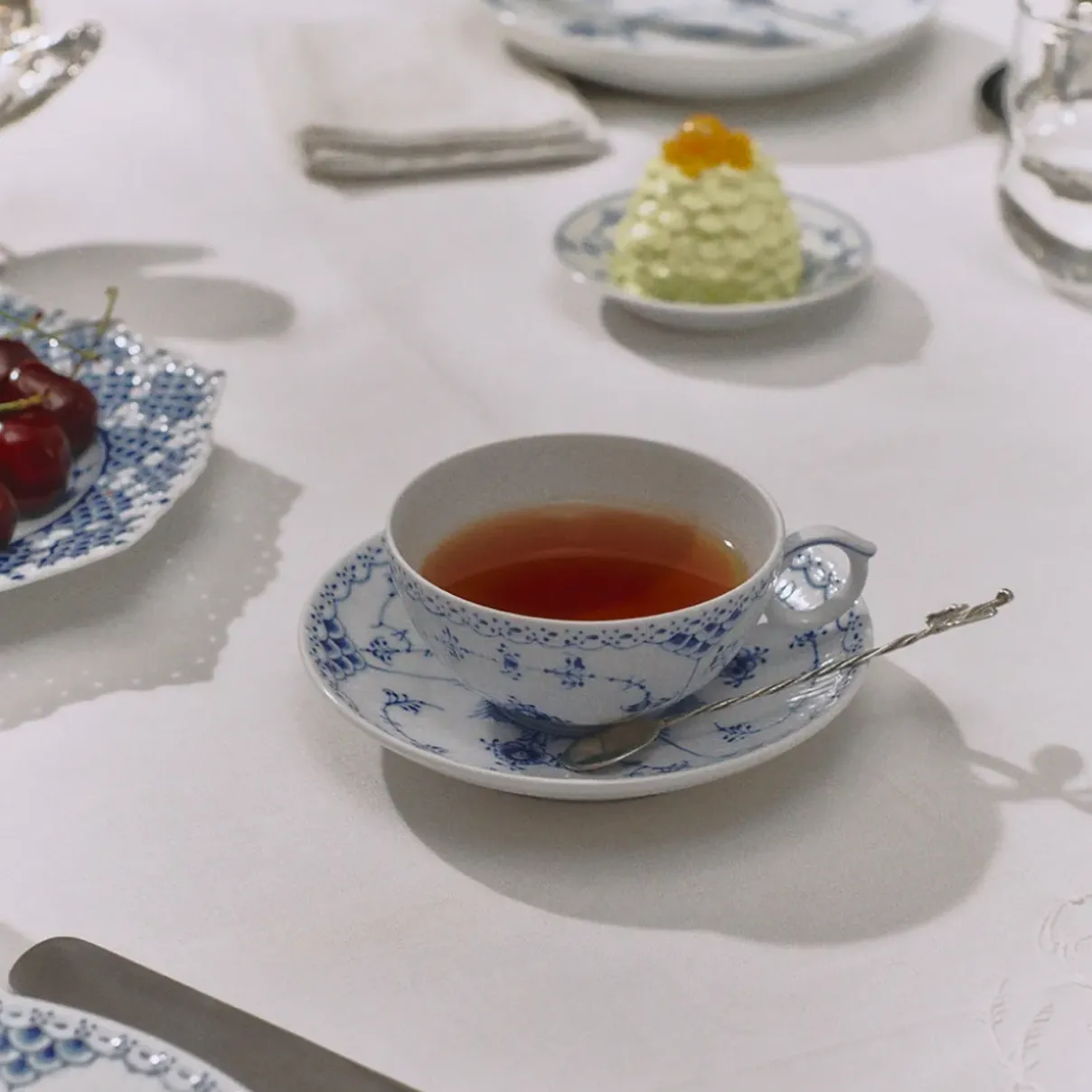 Royal Copenhagen Musselmalet Halvblonde|Kaffekopper*Musselmalet Halvblonde kop og underkop, 20 cl