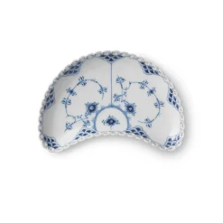 Royal Copenhagen Eksklusive Steldele|Musselmalet Helblonde*Musselmalet Helblonde halvmåneformet fad, 22 cm