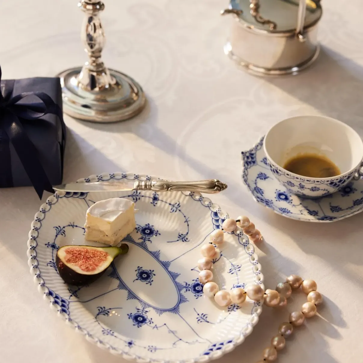 Royal Copenhagen Eksklusive Steldele|Musselmalet Helblonde*Musselmalet Helblonde kop og underkop, 20 cl