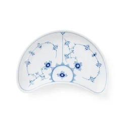 Royal Copenhagen Eksklusive Steldele|Musselmalet Riflet*Musselmalet Riflet halvmåneformet fad, 22 cm