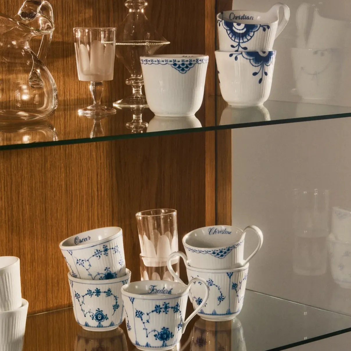 Royal Copenhagen Eksklusive Steldele|Musselmalet Riflet*Musselmalet Riflet højhankskop, Bespoke, 33 cl