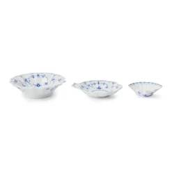 Royal Copenhagen Eksklusive Steldele|Musselmalet Riflet*Musselmalet Riflet serveringssæt, 17,5 cm, 15,5 cm, 10,5 cm, 3 stk.