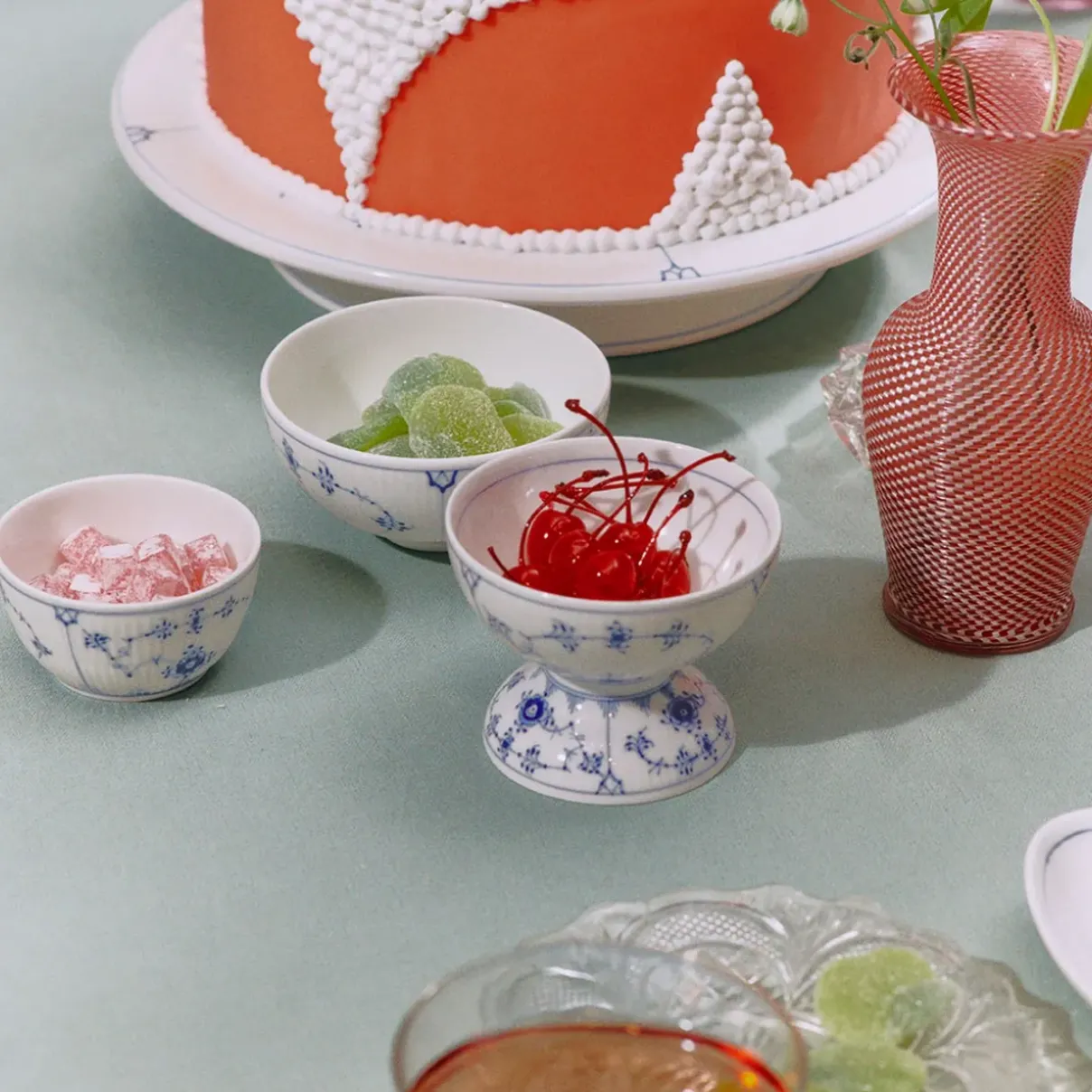 Royal Copenhagen Eksklusive Steldele|Musselmalet Riflet*Musselmalet Riflet skål på fod, 19 cl