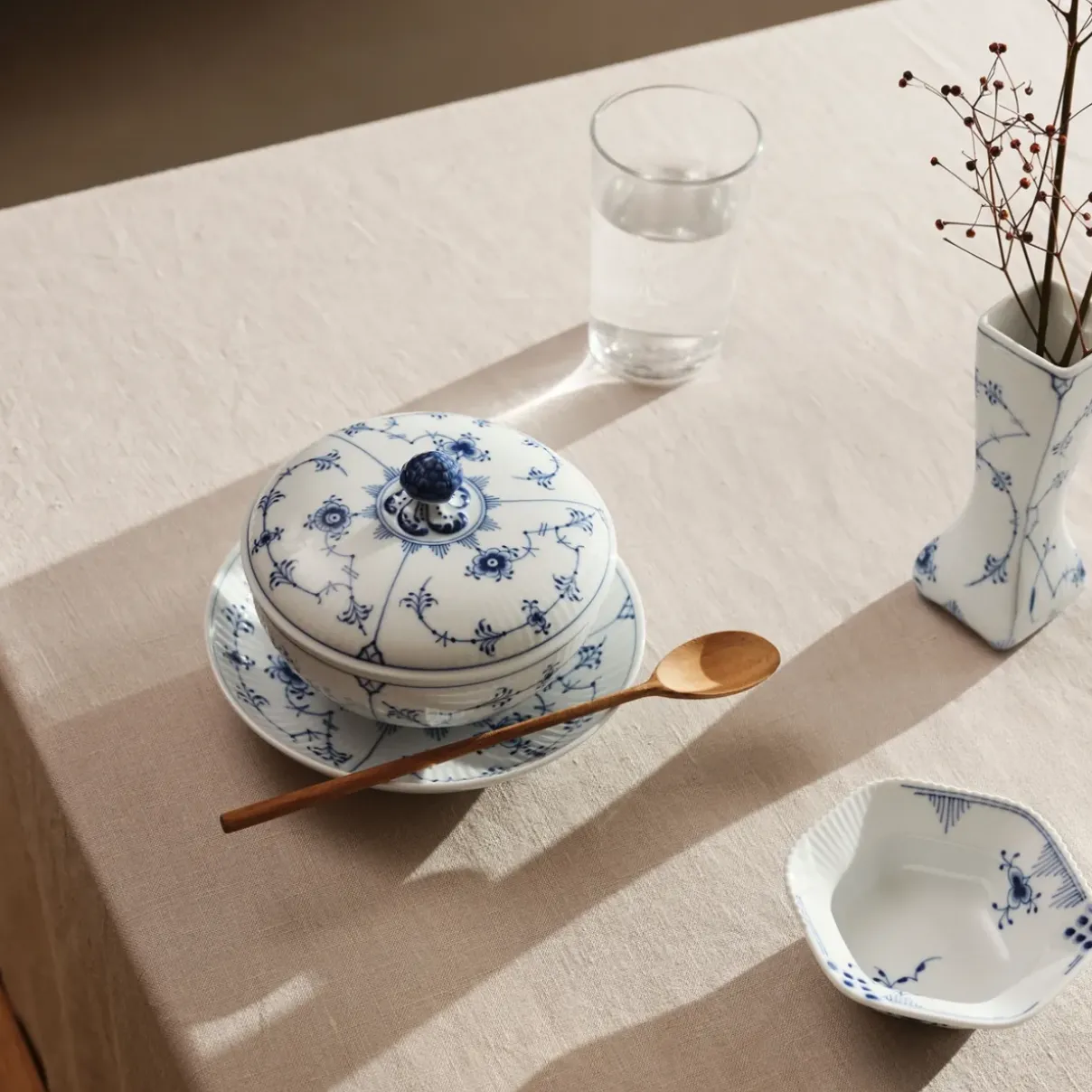 Royal Copenhagen Eksklusive Steldele|Musselmalet Riflet*Musselmalet Riflet vase, 12 cm