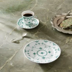 Royal Copenhagen Eksklusive Steldele|Smaragd Musselmalet Helblonde*Smaragd Musselmalet Helblonde kop og underkop, 14 cl