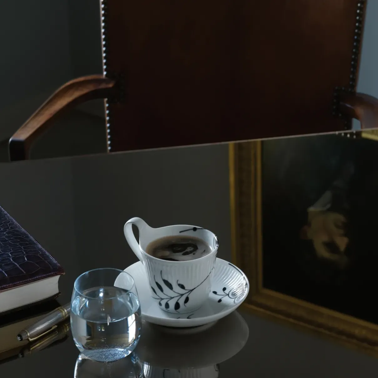 Royal Copenhagen Sort Mega Riflet|Kaffekopper*Sort Mega Riflet højhankskop og underkop, 24 cl