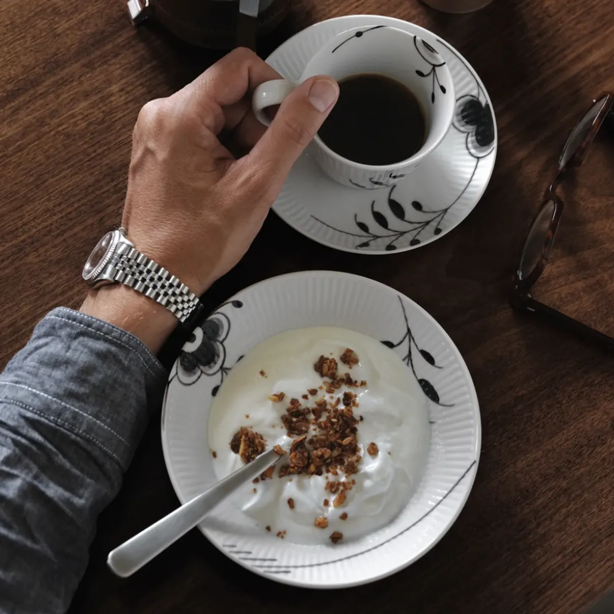 Royal Copenhagen Sort Mega Riflet|Kaffekopper*Sort Mega Riflet højhankskop og underkop, 24 cl