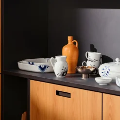 Royal Copenhagen Sort Mega Riflet|Kander*Sort Mega Riflet mælkekande, 38 cl