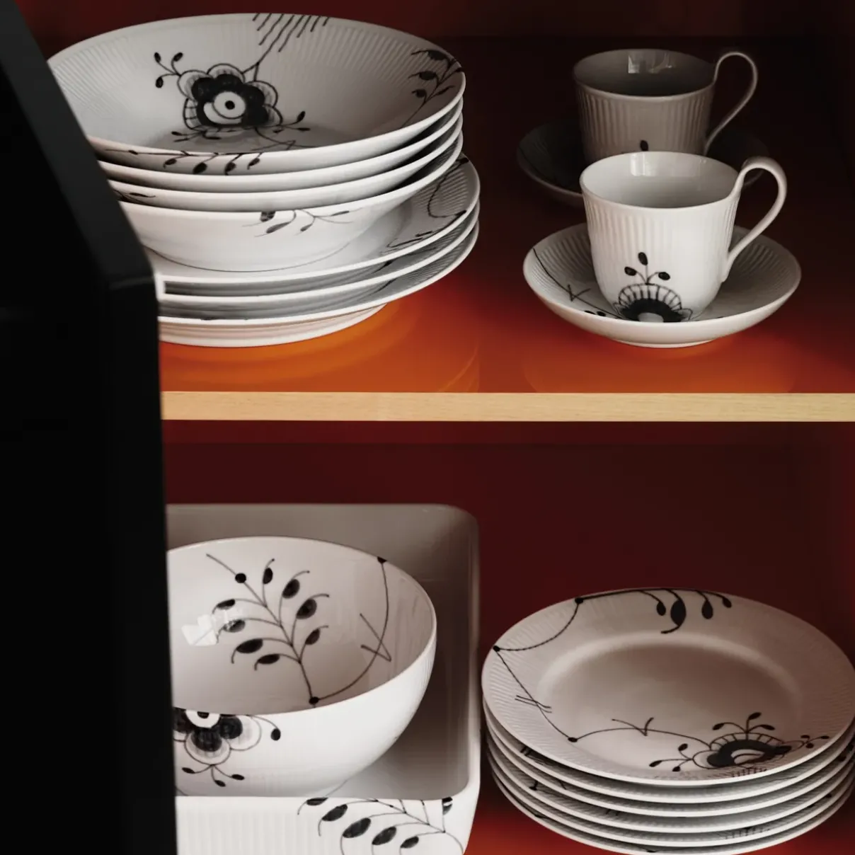 Royal Copenhagen Sort Mega Riflet|Salatskåle*Sort Mega Riflet skål, 110 cl